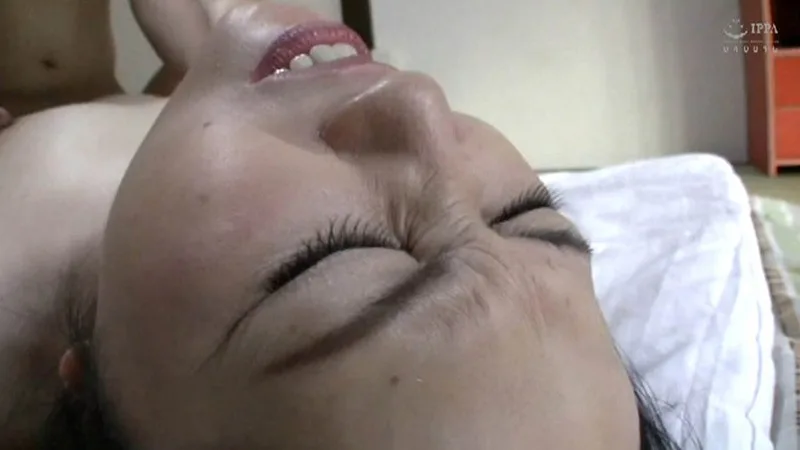 男が欲しいの…独身五十路の誘惑。もち肌で吸いつくような肉感を我慢できる男はいない 痴女 人妻 サンプル11