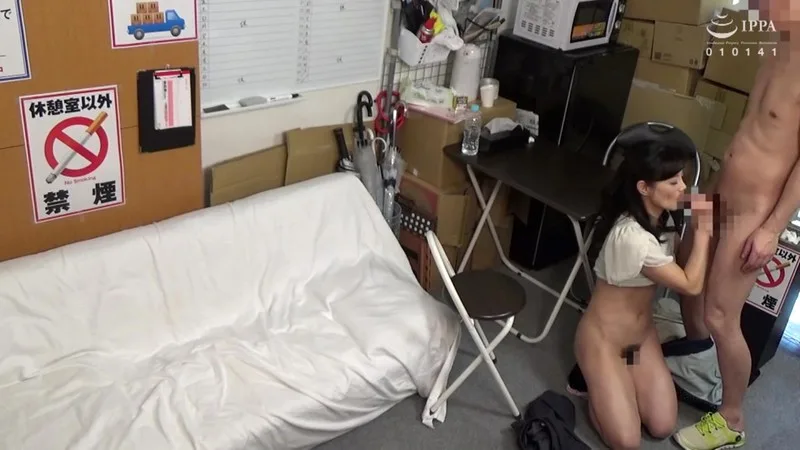 パートの人妻さんが若い従業員をこっそり連れ込んで楽しむヤリ部屋になっているバイト先の休憩室05 痴女 人妻 サンプル6