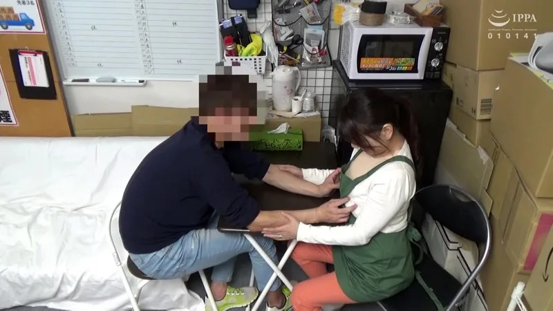 パートの人妻さんが若い従業員をこっそり連れ込んで楽しむヤリ部屋になっているバイト先の休憩室10 痴女 人妻 サンプル14