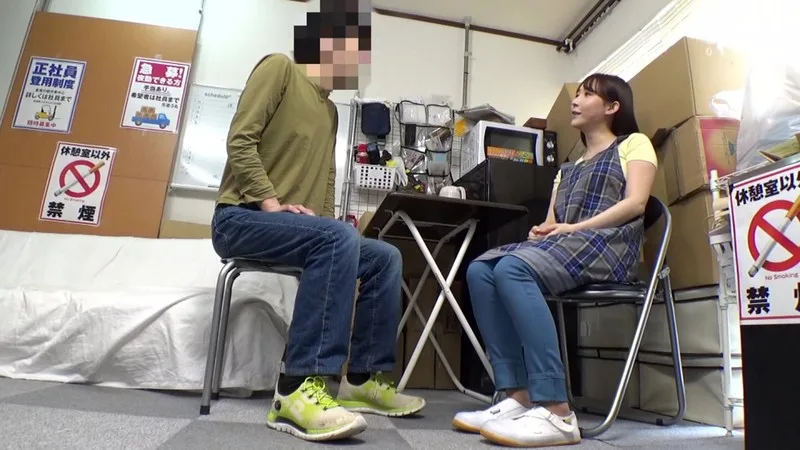 パートの人妻さんが若い従業員をこっそり連れ込んで楽しむヤリ部屋になっているバイト先の休憩室15 痴女 人妻 サンプル12
