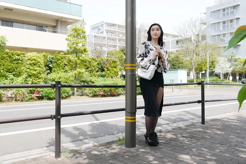 「立ちんぼ妻」 B級熟女 すず39歳 痴女 人妻 サンプル2