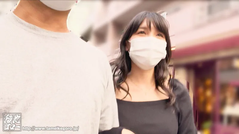 え、ここで！？30日間禁欲させた人妻が夜まで我慢できず、舐めマン痴女化！下品なバキュームフェラデート 岬さくら 岬さくら 痴女 人妻 サンプル2