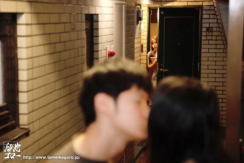 はじめて彼女ができたのに…隣に住む欲求不満な人妻さんに食べられ罪悪感勃起した 結城りの 結城りの 痴女 人妻 サンプル2