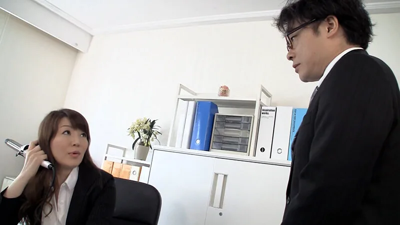 セクハラ女上司が部下の肉棒漁り！疲れを知らないムラムラ熟女の淫乱大爆発の生ハメ淫行！ 痴女 人妻 サンプル1